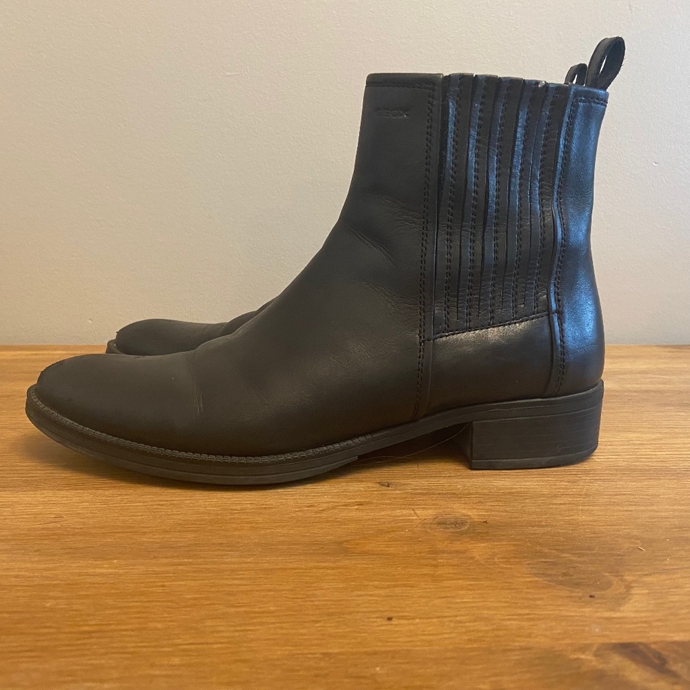 Geox  Black Chelsea Boot - Size 7